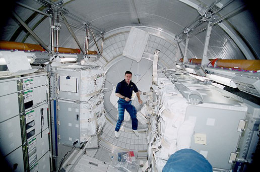 Cosmonaut Yuri Gidzenko floats inside Leonardo, the first MPLM to deliver supplies to the Station. Credit: NASA