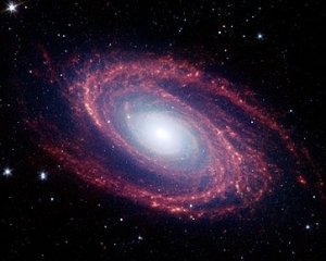 M81 (NGC 3031) image by Spitzer Space Telescope