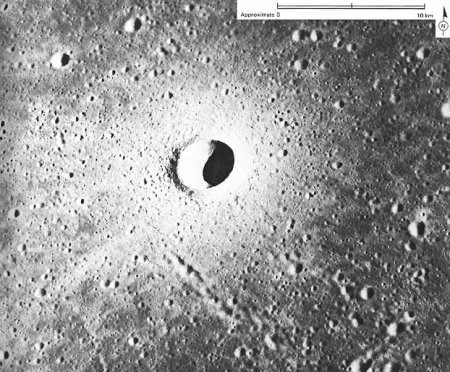 ejecta blanket surrounding the crate Linne on the Moon