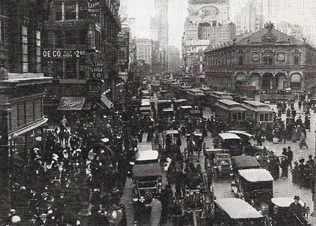 New York 1911 had a population of almost four million and was already a sprawling metropolis.