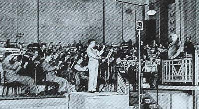 Yehudi Menuhon (aged 16) recording Elgar's Violin Concerto in 1932, with the composer conducting