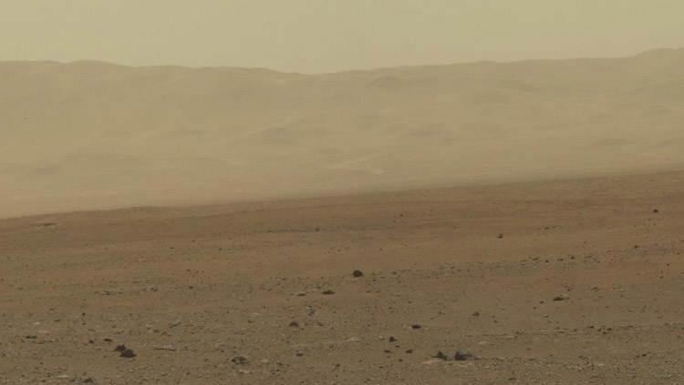 High-res color image of Gale Crater
