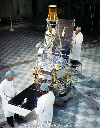 Mariner 2 being inspected