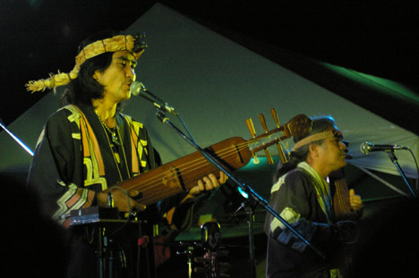 Oki, an Ainu musician from Japan, playing his tonkori