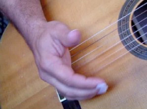damping guitar strings