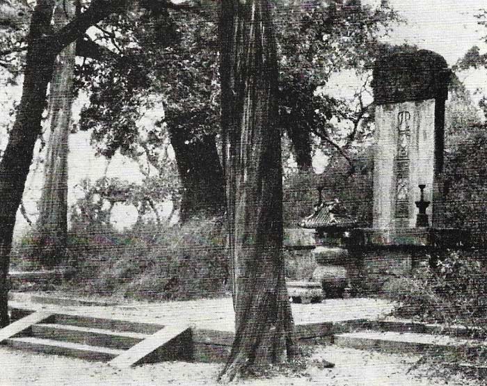 The tomb of Confucius can still be seen at Chufu, in the province of Shantung.