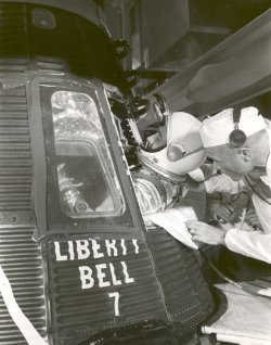 Grissom climbing into Liberty Bell 7