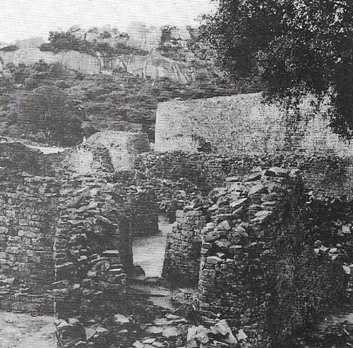 The Iron Age building of Zimbabwe, the most famous of its kind in Zimbabwe, was built by the Katanga, a Bantu-speaking people, in stages between the 4th and 15th centuries AD.