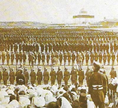 As well as the provinces which they ruled directly, the British retained ultimate power over nearly 600 autonomous princely states. The Victorians adopted the durbar to symbolize the allegiance of the Indian princes to the British monarch. In 1911 durbar was attended by King George V in person.