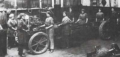 These women working in a factory in 1917 testify to the sexual revolution that took place on the home front during the war.