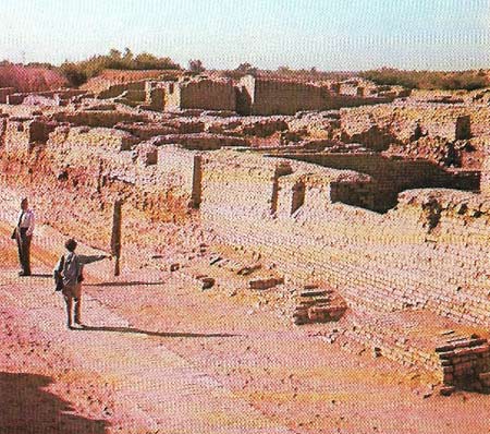 The ancient Indus city of Mohenjo-daro was built according to a systematic plan with streets crossing at right-angles and houses opening onto the streets. Elaborate granaries have also been found.