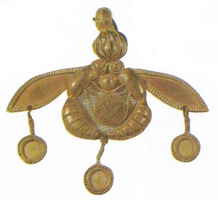 A gold pendant from Mania shows the same love of nature in a very different technique.