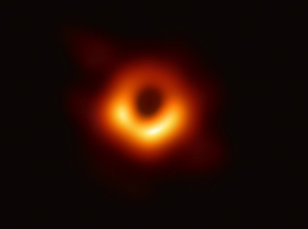 Image of the black hole at the center of M8 7obtained by the Event Horizon Telescope