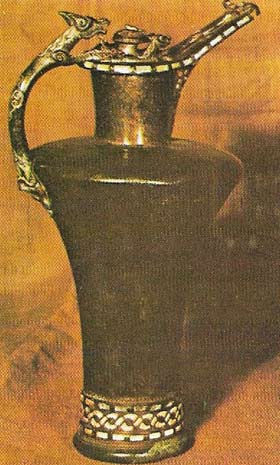 This bronze wine flagon is one of a pair from Basse-Yutz in Lorraine.