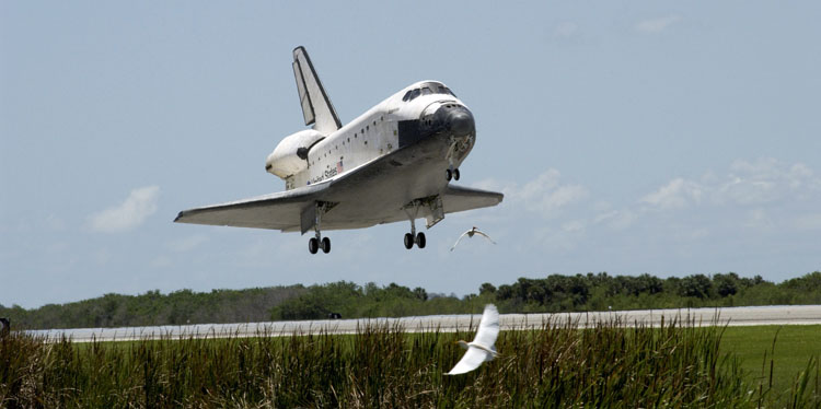 Space Shuttle orbiter Columbia landing at Kennedy Space Center