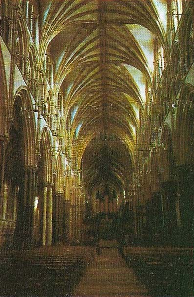 The broad proportions and elaborate decoration at Lincoln Cathedral are in complete contrast to contemporary French cathedrals