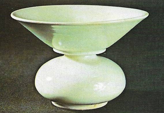 Tan'g porcelain spitoon