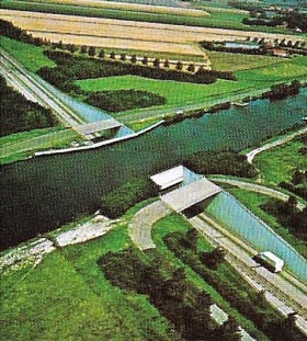 An aqueduct built over a road isoften necessaryin canal engineering for economic reasons, as in this case in the Netherlands.