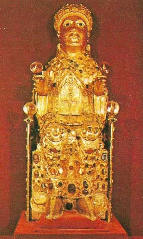 The gold-covered cult-figure of Ste-Foy was originally made in the 10th century, but pious visitors to her shrine at Conques have, over the centuries, encrusted this reliquary with precious stones, cameos, and crystals.