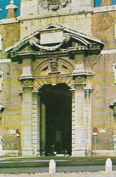 Michelangelo's Porta Pia, Rome, begun in 1561, is a fine example of mannerist
license.