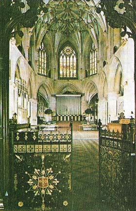 The additions at Tewkesbury Abby in the early 1300s transformed a plain Norman choir into a sumptuous burial chapel for members of the Despenser family.