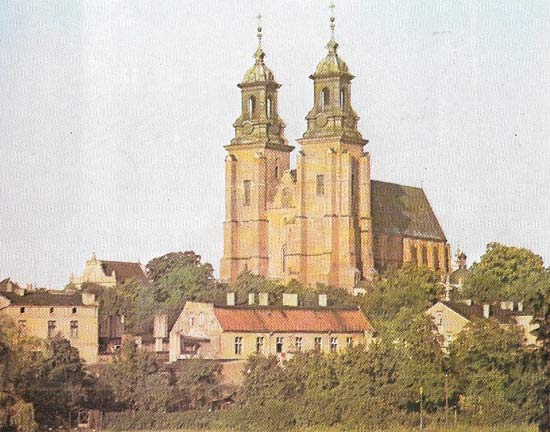 The cathedral of Gniezno (Gnesen) was the center of the Christian religion of the new Polish state.