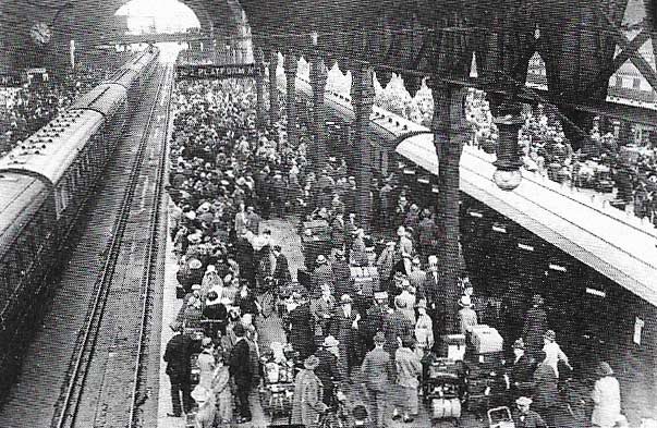 Holidaymakers are shown leaving London for Cornwall in August 1924.